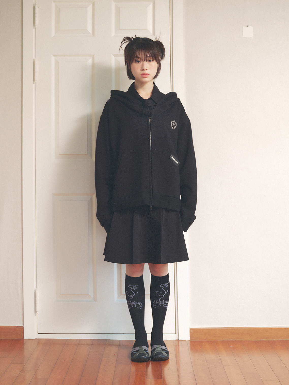 School hoodie zip-up (black)